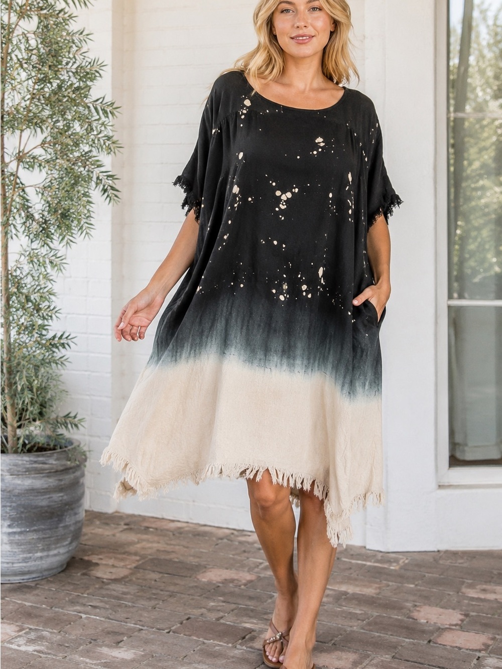 Umgee Plus Bleach Dip Dye Fringe Hem Dress NWT
Size 1X | Black/Cream